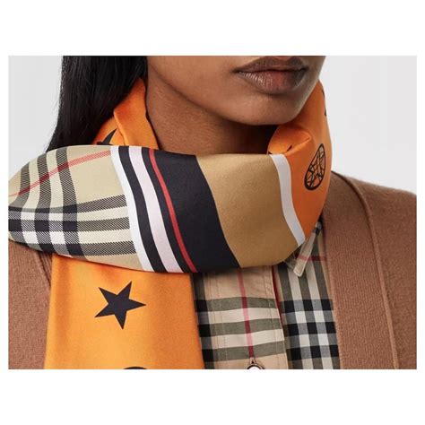 foulard imprimé burberry|Foulard en serge de soie imprimée BURBERRY pour femme.